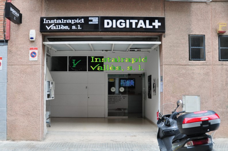 Instalrapid Vallès S.L., vídeo porteros digitales ABB para comunidades vecinos,instalación y reparación, taller propio